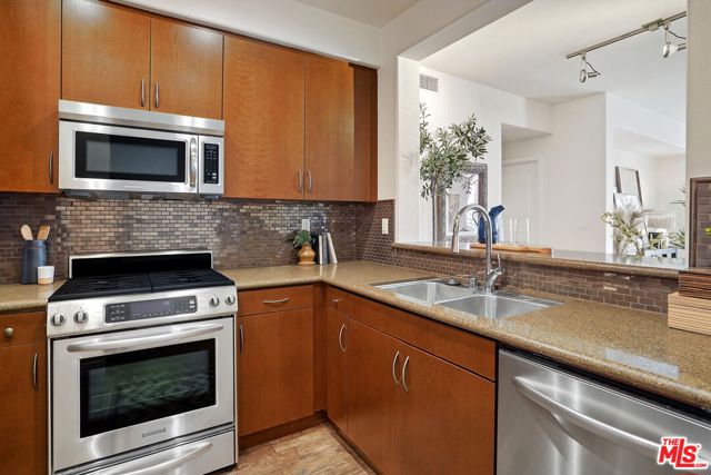 7100 PLAYA VISTA Drive, 320 photo 5