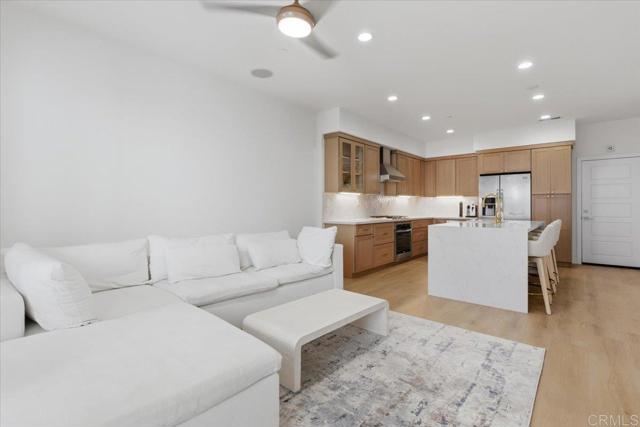 Detail Gallery Image 3 of 48 For 2510 Aperture Circle, San Diego,  CA 92108 - 3 Beds | 2/1 Baths