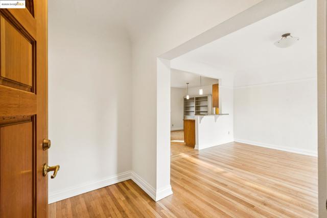 1521 Josephine St, Berkeley CA: https://media.crmls.org/mediaz/019e321a-80e7-49fe-85ef-51ee7f85aa52.jpg