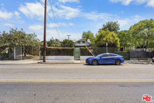 219 S Avenue 60, Los Angeles CA: https://media.crmls.org/mediaz/019e5c22-4ace-4cf9-9f0f-53e07a0ebbbd.jpg