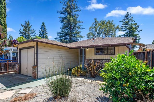 440 Rutherford Avenue, Redwood City CA: https://media.crmls.org/mediaz/019e7f8a-d386-477a-b54b-527ceb3991a4.jpg