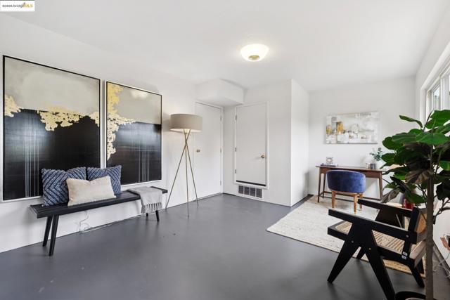 1494 Olive Ave, Richmond CA: https://media.crmls.org/mediaz/019e81ff-757e-48b1-8248-d597849f141f.jpg