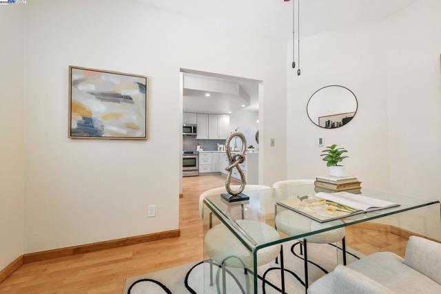 929 E El Camino Real, Sunnyvale CA: https://media.crmls.org/mediaz/019e9403-7b0d-4eb7-bc9d-db5d52bd0abc.jpg