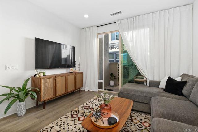 Detail Gallery Image 10 of 25 For 305 Cricket Ct., Santee,  CA 92071 - 3 Beds | 3 Baths