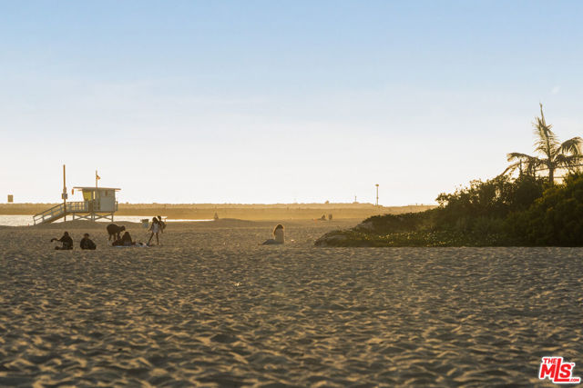6400 Pacific Avenue, Playa del Rey CA: https://media.crmls.org/mediaz/019f34ba-1594-420f-a224-4c051a6a093e.jpg