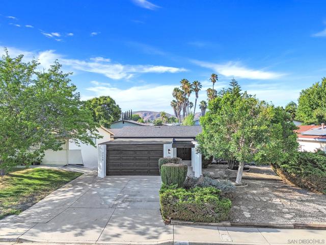 9058 Inverness Rd, Santee CA: https://media.crmls.org/mediaz/019fcbed-91ce-4928-ac4b-667e03528b9b.jpg