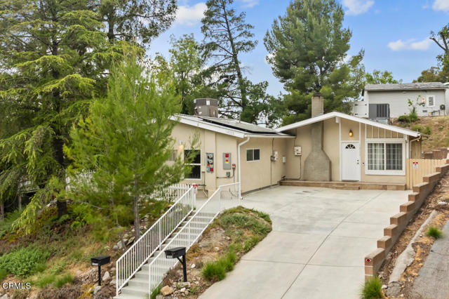 Detail Gallery Image 1 of 1 For 10755 Owens Pl, Tujunga,  CA 91042 - 4 Beds | 3 Baths