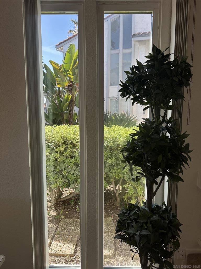 https://media.crmls.org/mediaz/01a10ac1-7ba9-4ac1-b961-b30c264e90cd.jpg?preset=X-Large