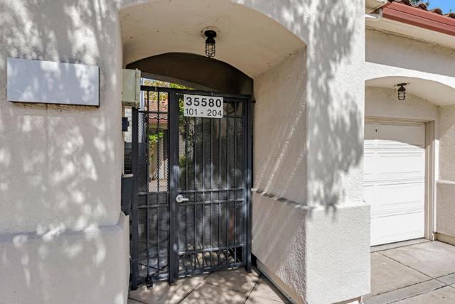 35580 Monterra Terrace, Union City CA: https://media.crmls.org/mediaz/01a126b4-1ee5-4d07-b025-9c5c5ee2cfaa.jpg