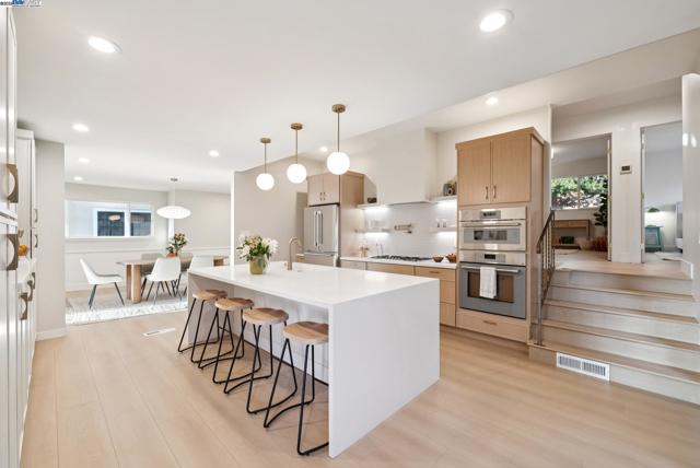 201 Amherst Ave, Kensington CA: https://media.crmls.org/mediaz/01a14f7d-c5c8-433e-870e-34d65560a1ed.jpg