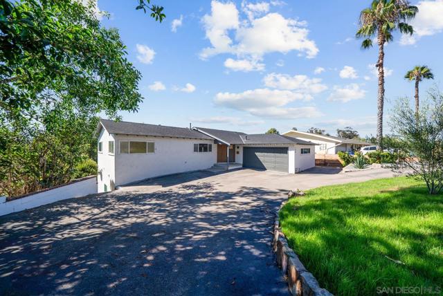 198 Croydon Ln, El Cajon CA: https://media.crmls.org/mediaz/01a151f9-914f-4516-aa30-d6cda35577a3.jpg