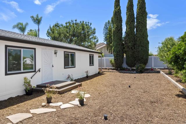 8620 Atlas View Drive, Santee CA: https://media.crmls.org/mediaz/01a2a7ce-b23e-4a4f-b39c-96b07faf5307.jpg