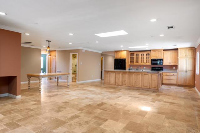 Detail Gallery Image 11 of 36 For 8364 Lake Ashwood Ave, San Diego,  CA 92119 - 4 Beds | 2/1 Baths