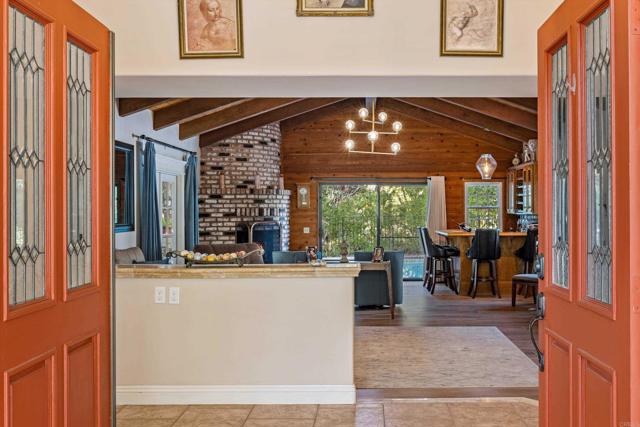 Detail Gallery Image 5 of 75 For 1285 Hidden Oaks Trail, Vista,  CA 92084 - 4 Beds | 4 Baths