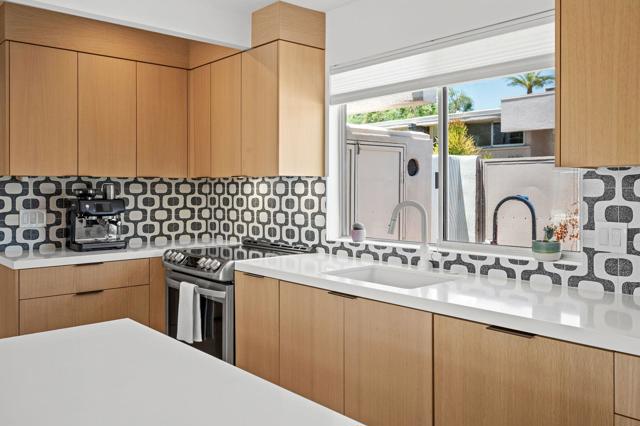 1740 N Via Miraleste, Palm Springs CA: https://media.crmls.org/mediaz/01a37b28-150b-4ef1-aab0-27fea1203344.jpg