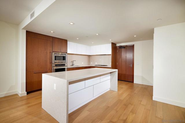 1388 Kettner Blvd, San Diego CA: https://media.crmls.org/mediaz/01a3929a-b352-4d0c-ad1f-27d2dca21a0c.jpg