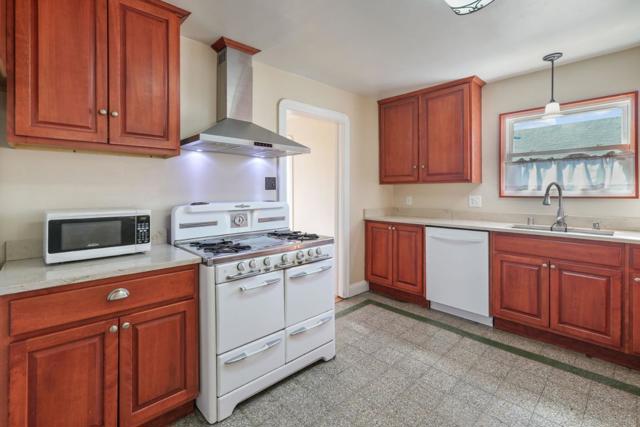 517 Dolores Avenue, San Leandro CA: https://media.crmls.org/mediaz/01a39f3d-c8f2-40ca-9e3d-40bc6d33ca63.jpg