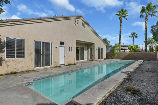 1041 E ViA San Dimas Road, Palm Springs CA: https://media.crmls.org/mediaz/01a3b491-fef2-4ece-b04b-441ef020cfa6.jpg