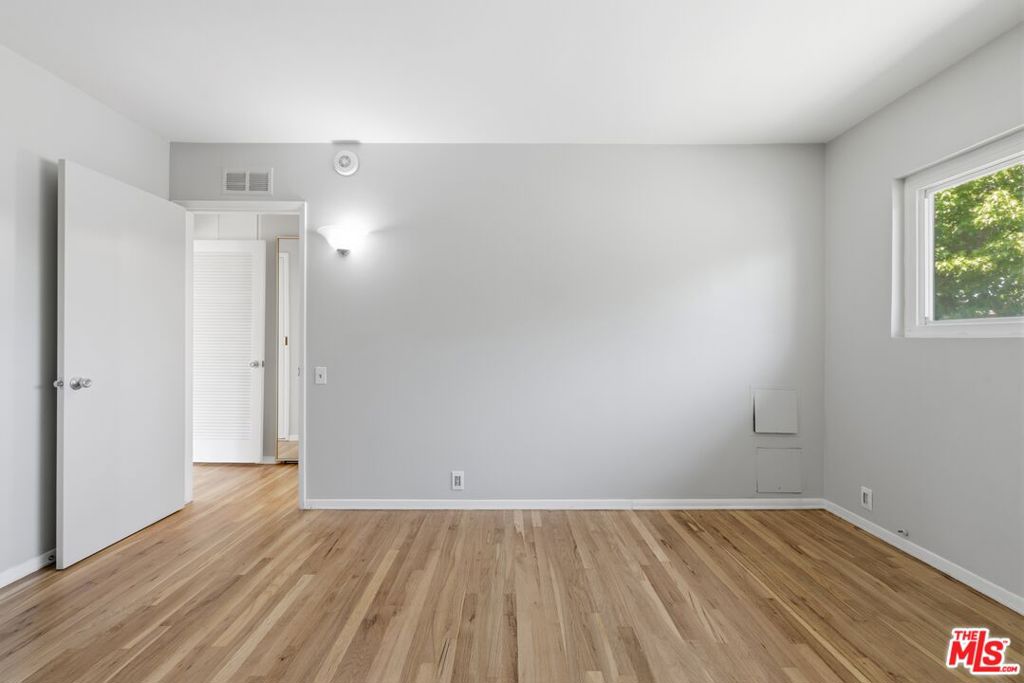 https://media.crmls.org/mediaz/01a3cf86-5ec4-436e-9050-f2aa085c15ac.jpg?preset=X-Large