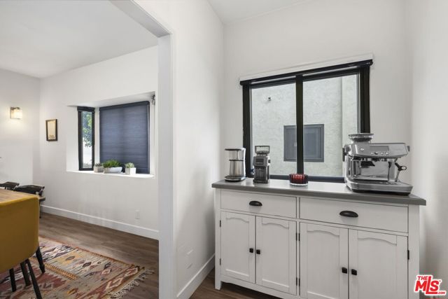 6540 Hayvenhurst Avenue, Lake Balboa CA: https://media.crmls.org/mediaz/01a3e1db-d4a2-4688-aab8-b47f08488eb7.jpg