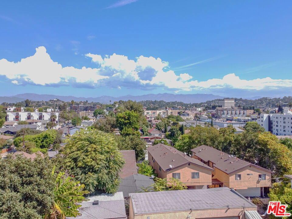 https://media.crmls.org/mediaz/01a42bc6-0860-40bd-8be1-14dcfe9076b4.jpg?preset=X-Large