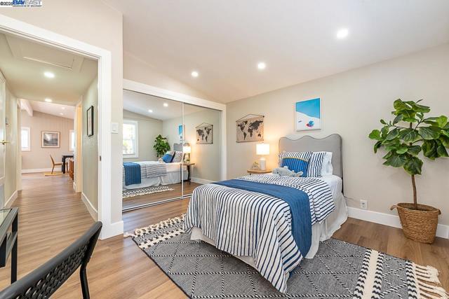 697 Lakewood Dr, Sunnyvale CA: https://media.crmls.org/mediaz/01a4501d-3963-479d-ade1-e075bd5d6886.jpg