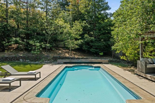 1353 Edgewood Road, Redwood City CA: https://media.crmls.org/mediaz/01a47643-9985-428d-97e7-fb2f75ef13db.jpg