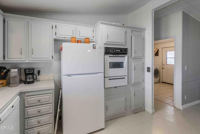 8600 Kattie Avenue, Bakersfield CA: https://media.crmls.org/mediaz/01a4903a-93e6-4ca0-9c48-ce4ed42130c4.jpg