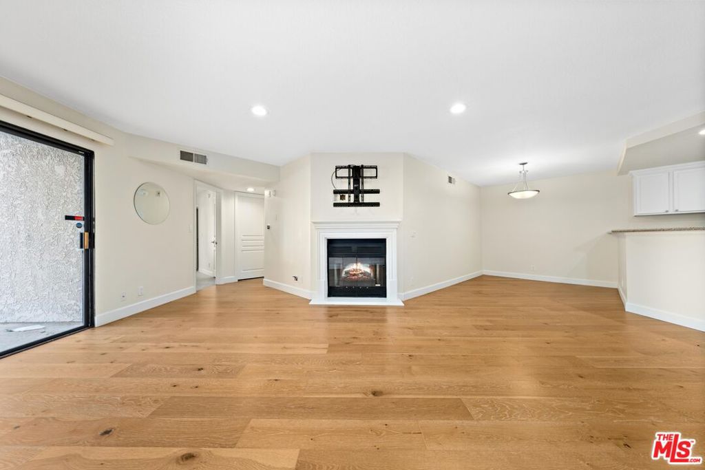 1633 S Bentley Avenue #101