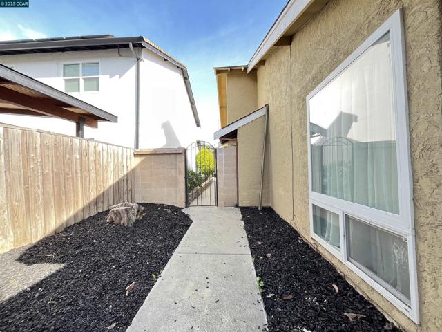 120 Bonita Ct, Rodeo CA: https://media.crmls.org/mediaz/01a5fe98-f9c4-4f45-b1b6-2f1739042d31.jpg