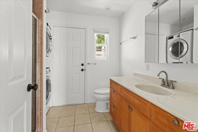 6443 Matilija Avenue, Van Nuys CA: https://media.crmls.org/mediaz/01a66286-1ee5-48bc-bc88-7e68b6ba7c83.jpg