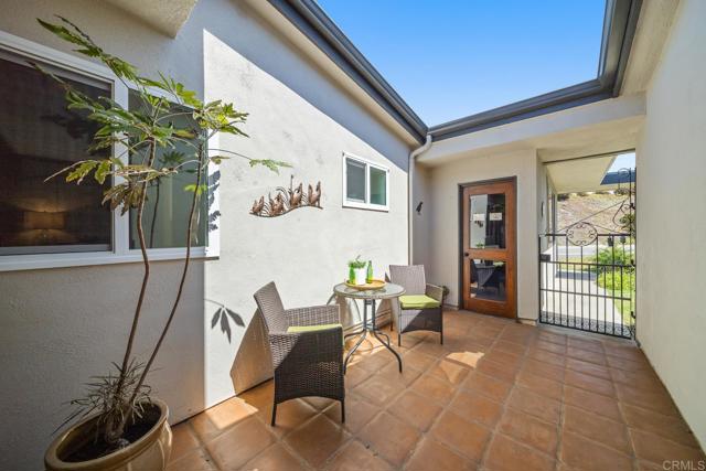 3890 Vista Campana S, Oceanside CA: https://media.crmls.org/mediaz/01a6ec26-4a00-421c-8dac-469fda41e2eb.jpg