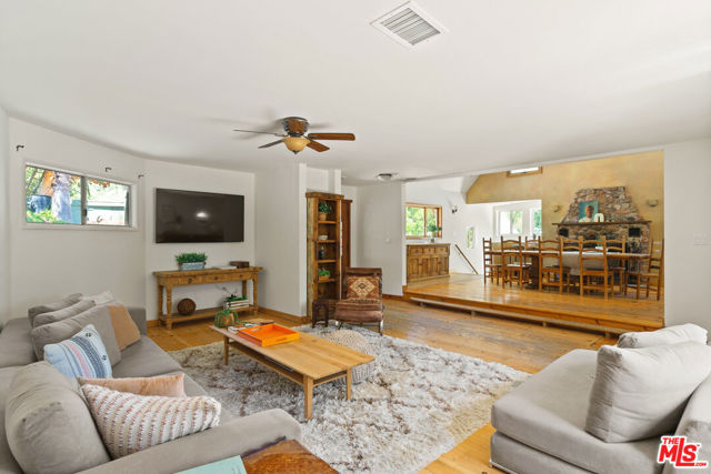 2026 Topanga Skyline Drive, Topanga CA: https://media.crmls.org/mediaz/01a71691-91d9-423e-bae7-8c27c54447a8.jpg