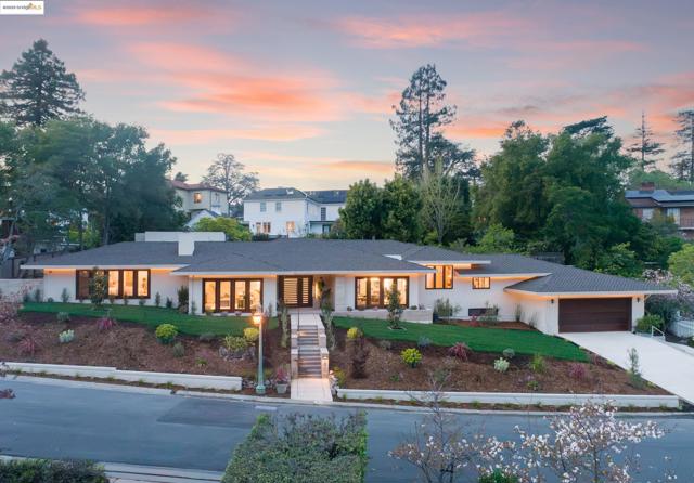 30 Lincolnshire Dr, Oakland CA: https://media.crmls.org/mediaz/01a7b8e4-8e21-442b-ad81-18d31ebc2d67.jpg