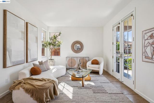 220 Hollister Avenue, Alameda CA: https://media.crmls.org/mediaz/01a7bee5-8df4-4155-967e-15f18bb76e91.jpg