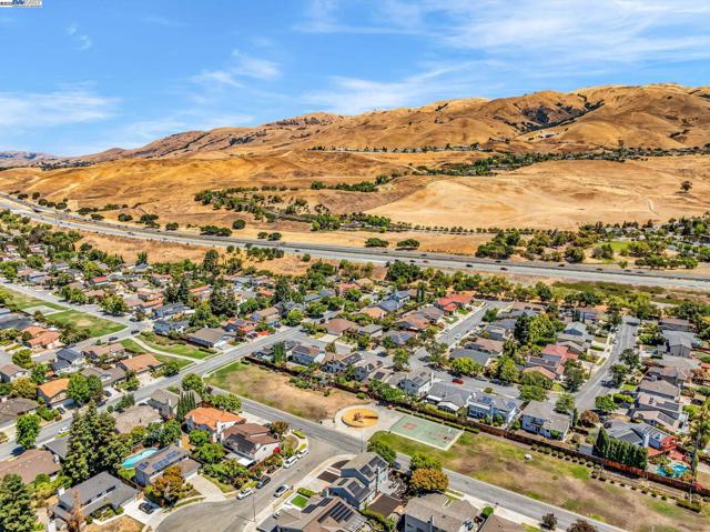 524 Gamay Ct, Fremont CA: https://media.crmls.org/mediaz/01a7e5ec-d12b-46e1-a4b8-4e85bb6a9ec7.jpg