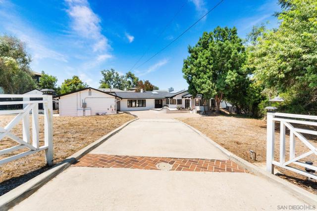 13953 Sagewood Dr, Poway CA: https://media.crmls.org/mediaz/01a87c0d-eefb-4f1d-b220-b33f41435606.jpg