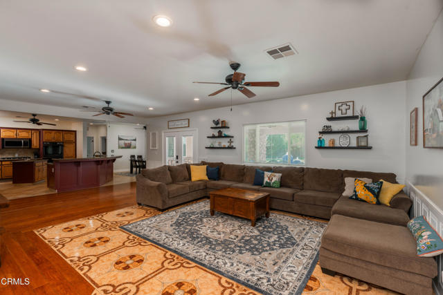 Detail Gallery Image 8 of 75 For 102 Anna Ln, Bakersfield,  CA 93308 - 7 Beds | 5 Baths