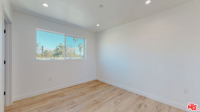 14423 Califa Street, 1/2 photo 19