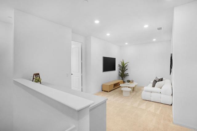 Detail Gallery Image 18 of 39 For 2040 Bluestone Cir, Chula Vista,  CA 91913 - 3 Beds | 2/1 Baths
