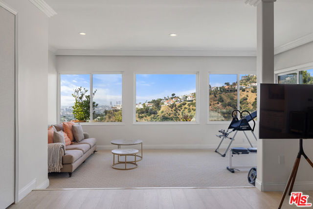 7834 Electra Drive, Los Angeles CA: https://media.crmls.org/mediaz/01a973e0-ebe3-45af-a5d0-43427c2fdaa8.jpg
