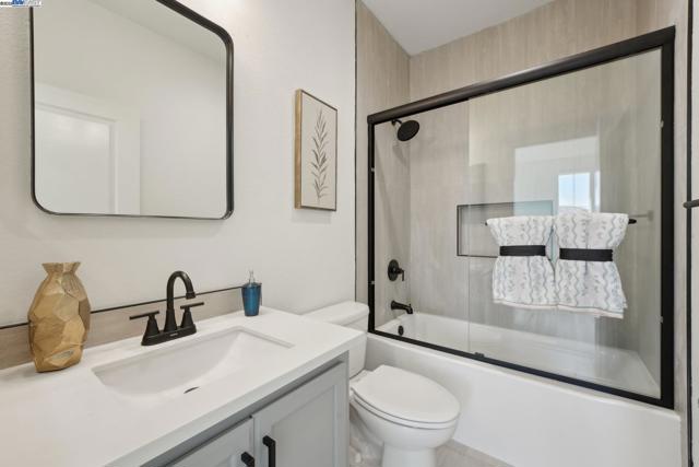 5743 Oceanspray Rd, Newark CA: https://media.crmls.org/mediaz/01a9d1e2-abd6-42b1-9899-70efd2d1bad3.jpg