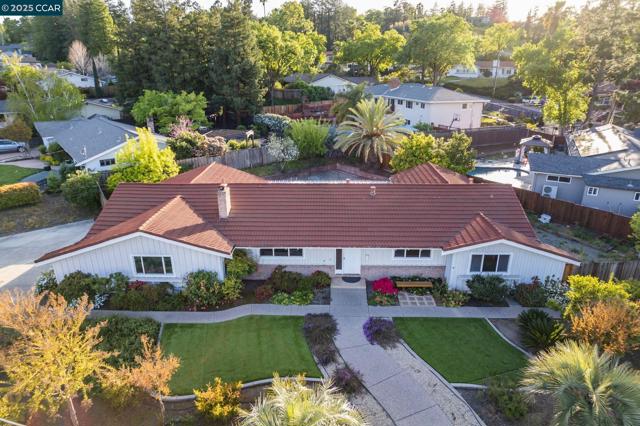 3710 Northridge Dr, Concord CA: https://media.crmls.org/mediaz/01a9e9bc-8c22-42d2-8055-c797821a4cad.jpg
