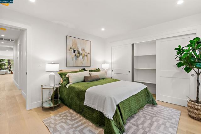 706 St Marys Rd, Lafayette CA: https://media.crmls.org/mediaz/01a9ebd8-d8ee-4e2d-93b1-6a6c77dfcab9.jpg