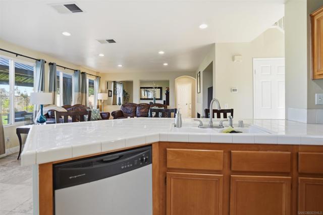 1332 Carneros Valley st, Chula Vista CA: https://media.crmls.org/mediaz/01aa3bc6-8f76-4c41-8c9b-f3694710fac4.jpg