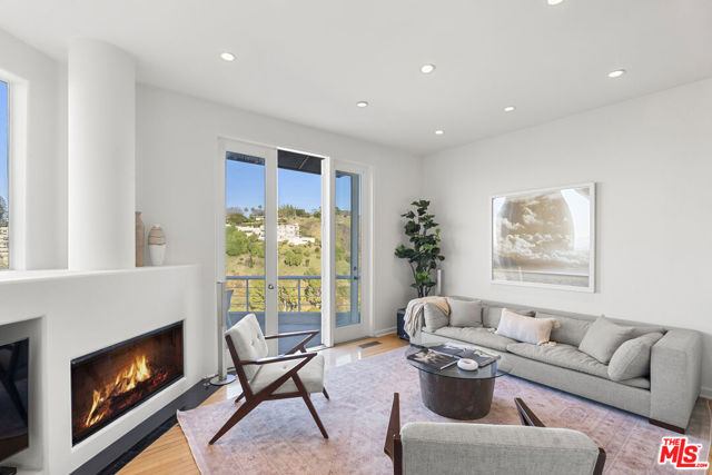 3670 Avenida Del Sol, Studio City CA: https://media.crmls.org/mediaz/01aa830d-b002-40ac-95f5-9e83eed43908.jpg