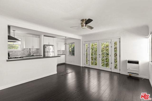 1434 24th Street, Santa Monica CA: https://media.crmls.org/mediaz/01aaf7cb-2a6c-4f3f-964e-84024b002a63.jpg