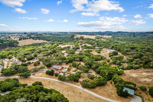 8697 Dyer Road, Salinas CA: https://media.crmls.org/mediaz/01ab16a7-16eb-4bd7-829b-466dea48f6d6.jpg