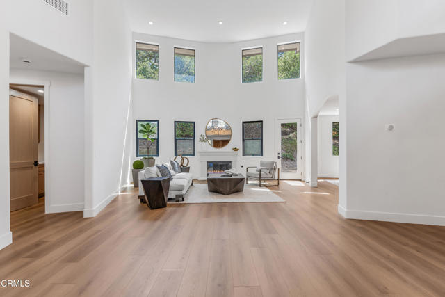265 W Kelly Road, Thousand Oaks CA: https://media.crmls.org/mediaz/01ab2af8-ac4e-427b-96bf-aa2697d92ef5.jpg