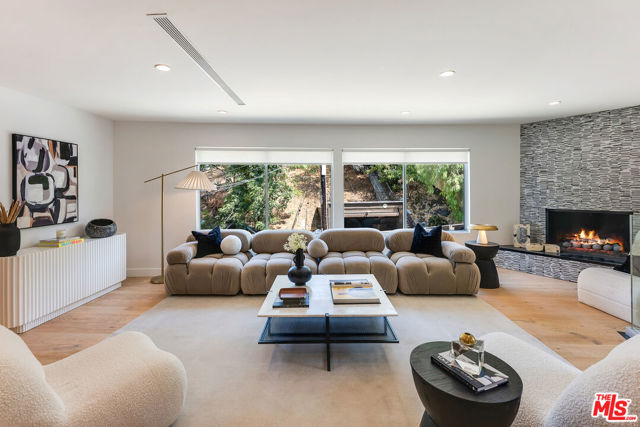 7242 Woodrow Wilson Drive, Los Angeles CA: https://media.crmls.org/mediaz/01ab4371-6a10-4fab-9f08-63e0e7d9faca.jpg